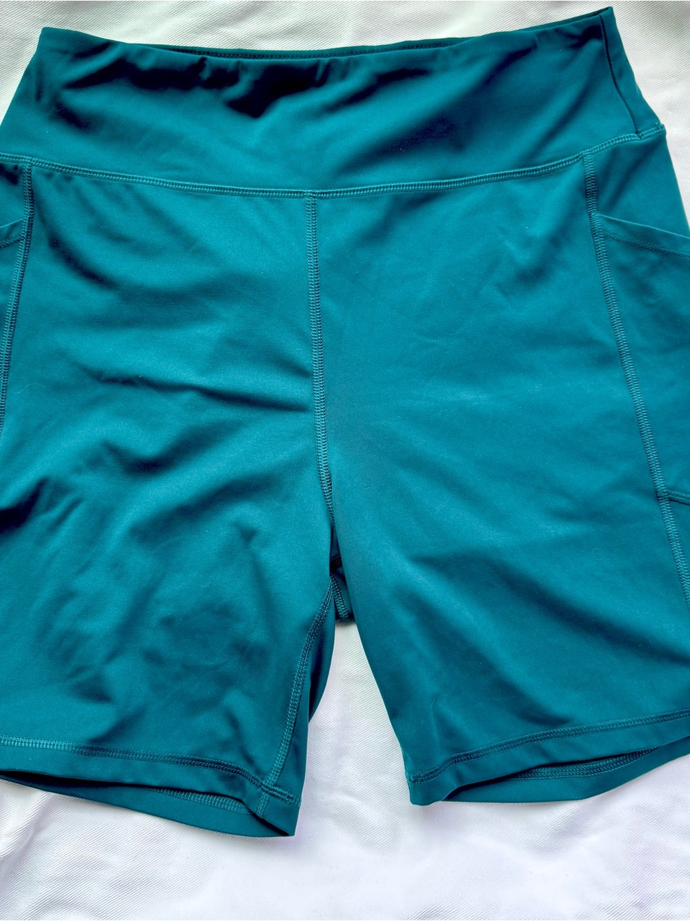 American Eagle 6” Dark Green High-Rise Bike Shorts with Side Pockets